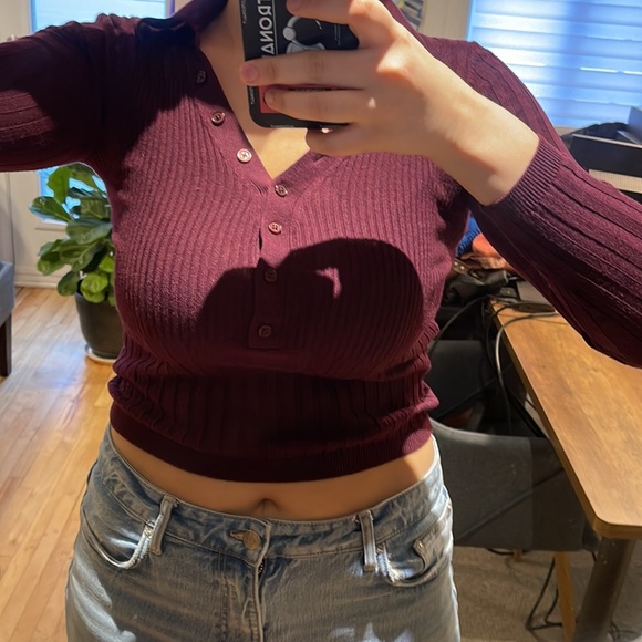 Cashmere dark red ribbed sweater v-neck top buttoned from Icône ( Simons ) - Picture 5 of 11